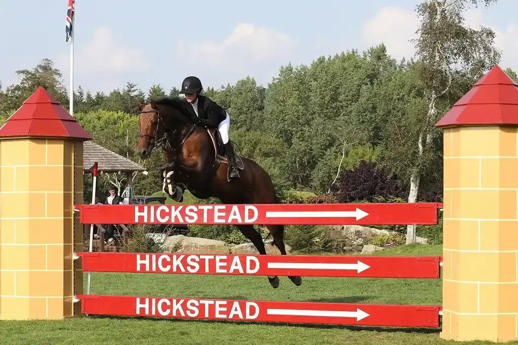 Elkie Jiménez Peters en un concurso de salto